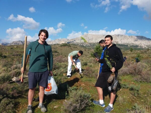 Δενδροφύτευση στην περιοχή του Κοφινά από τους σπουδαστές την ΑΕΝ Χίου